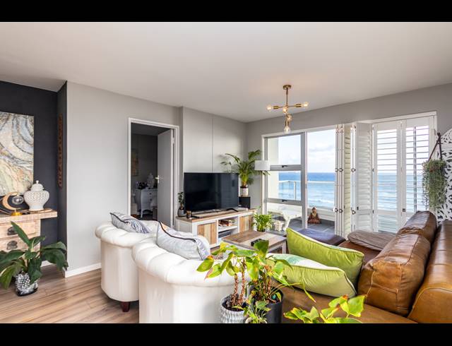 2 BEDROOM APARTMENT TO LET IN BEACHFRONT